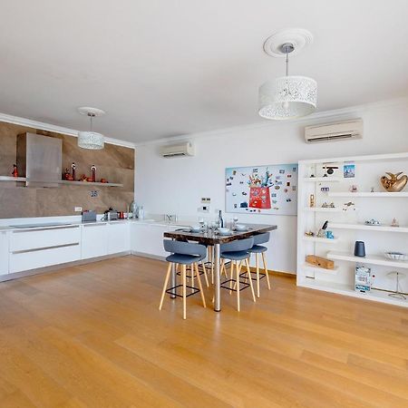 Seafront Apartment In Sliema With Pool, Upmarket Complex Kültér fotó
