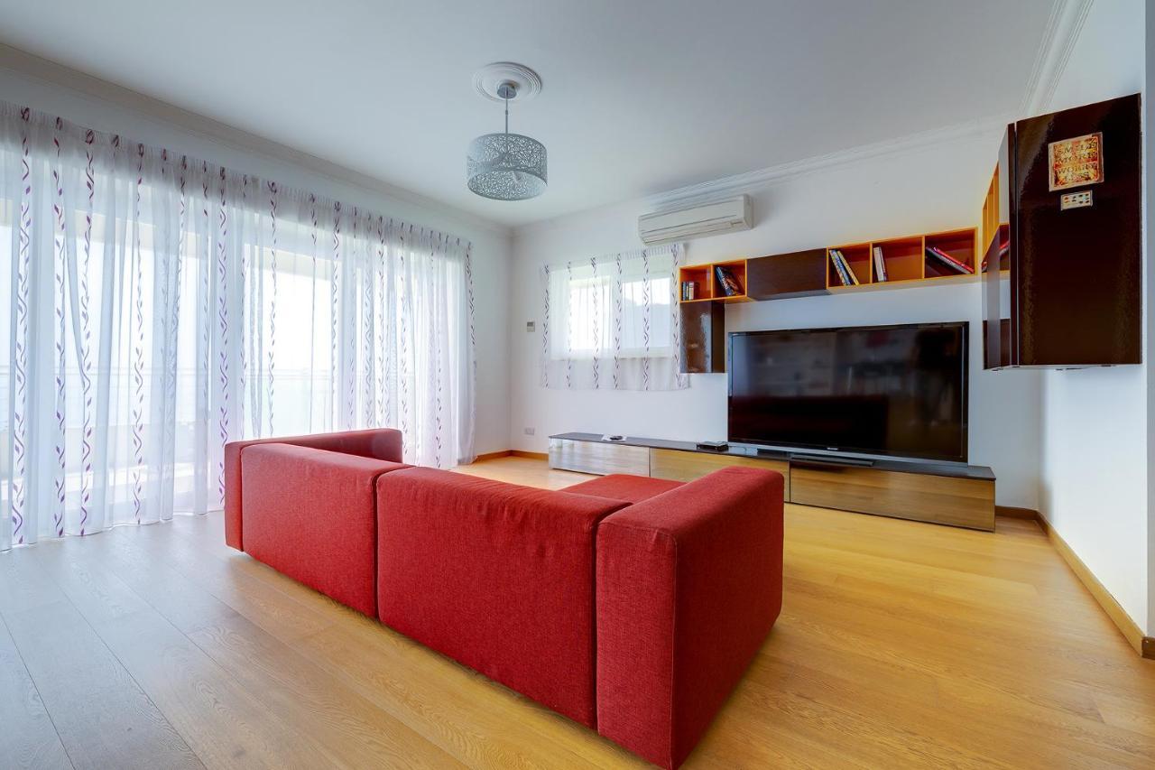 Seafront Apartment In Sliema With Pool, Upmarket Complex Kültér fotó