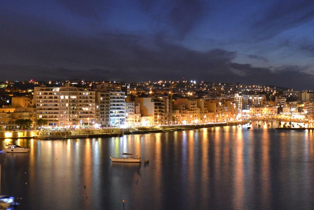 Seafront Apartment In Sliema With Pool, Upmarket Complex Kültér fotó